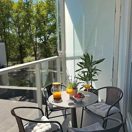 Seaside With Free Parking, Big Balcony Apartman *