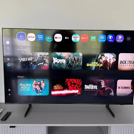 Seaside With Free Parking, Big Balcony Apartman *