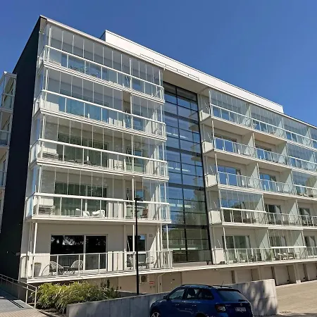 Seaside With Free Parking, Big Balcony Apartman
