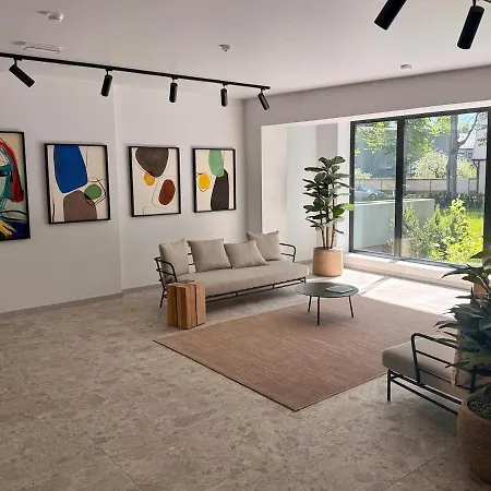 Seaside With Free Parking, Big Balcony Apartman